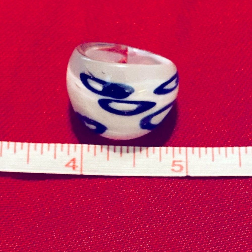 👠Navy and White Glass Ring